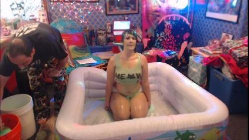 sexy-girl-gets-slimed_10.jpg