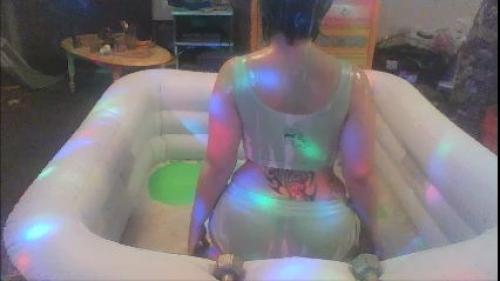 sexy-girl-gets-slimed_11.jpg
