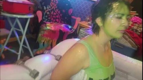 sexy-girl-gets-slimed_6.jpg